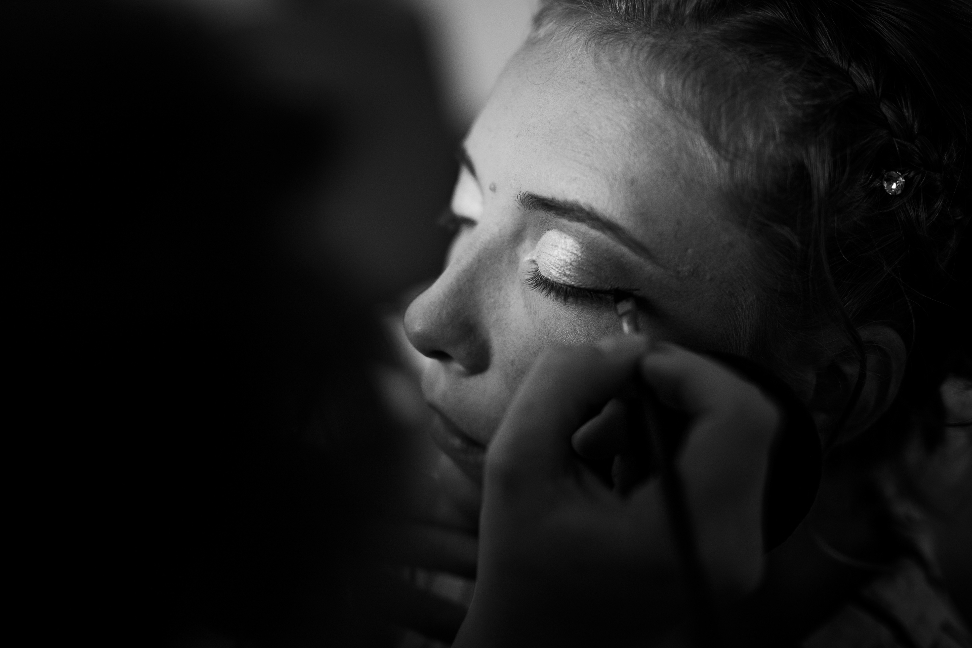 Maquillage mariée — gros plan application eye-liner